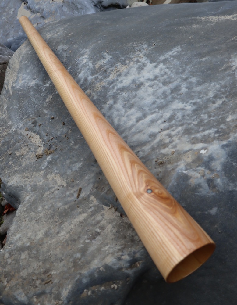 Didgeridoo Highend aus schweizer Eschenholz E 152 cm